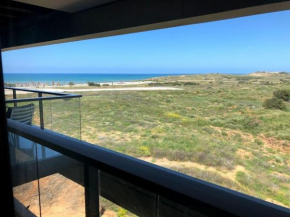 Luxury 3 BR Sea View Apartment near the Beach + Parking